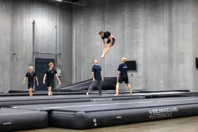 Spring-paa-efterskole-scaled.jpg
