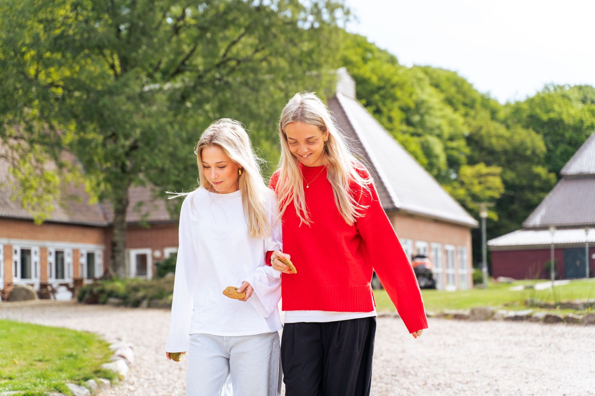 Piger-paa-efterskole-2048x1366.jpg