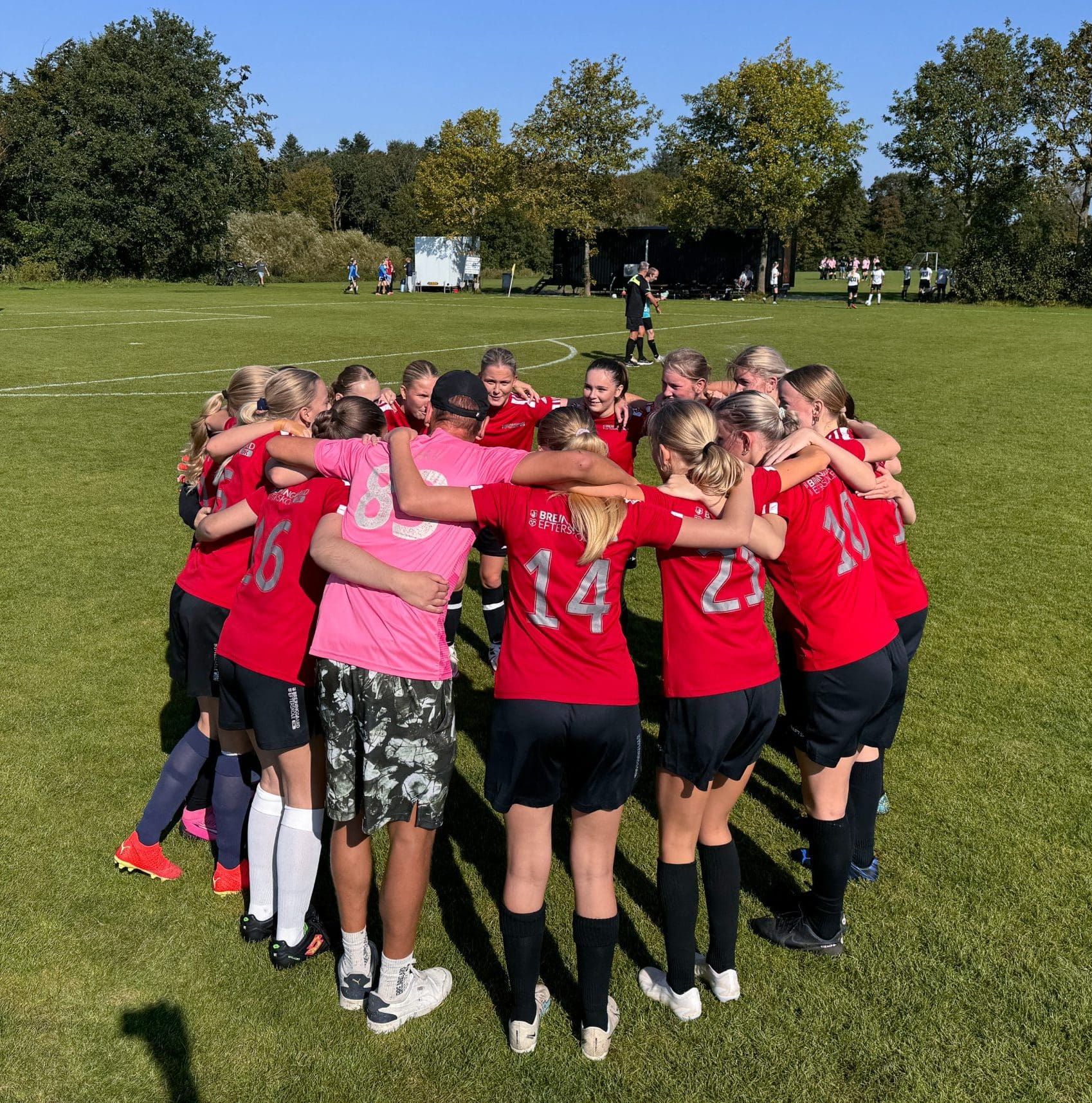 Fodbold-faellesskab-scaled-e1763978115610.jpg