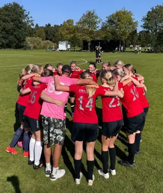 Fodbold-faellesskab-scaled-e1763978115610.jpg