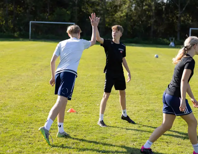 Fodbold-som-valgfag-paa-efterskole-scaled.jpg