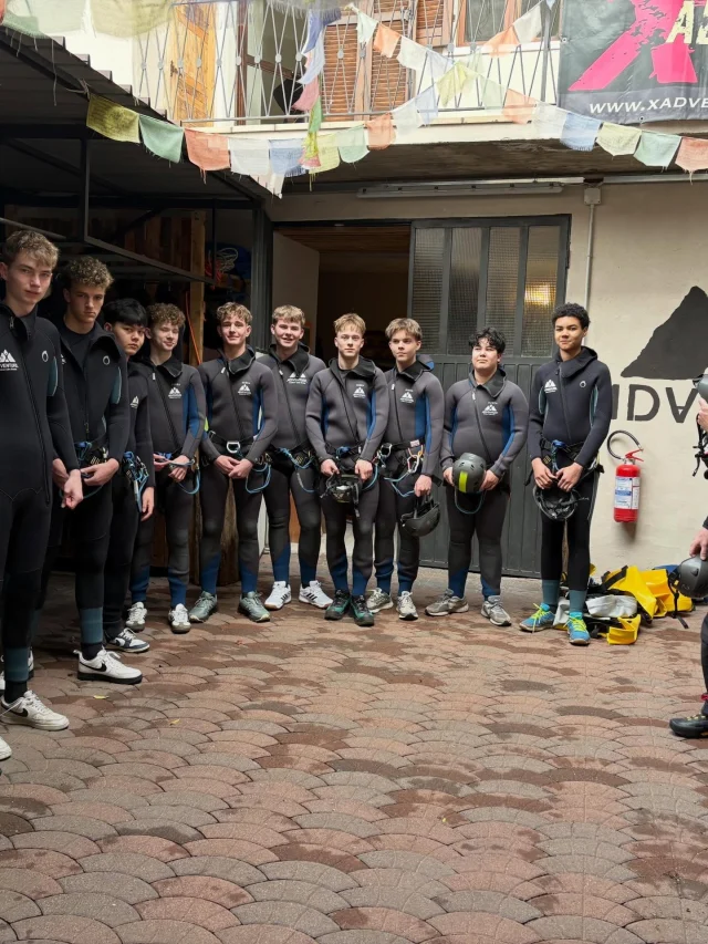 I DAG ER DER BLEVET FLYTTET GRÆNSER 🤩 
9. klasserne har haft adventure dag med bjergvandring  og canyoning ⛰️. 
I bjergvandring blev den fysiske grænse skubbet og i canyoning var det mod der var på prøve. 
Elever klarede begge ting super flot 👏 
Der vil komme billeder fra canyoning på et senere tidspunkt.